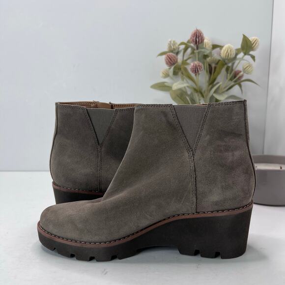 Vionic Hazal Wedge Suede Side Zip Ankle Boots Stone Women's 5 NWOB - Picture 6 of 9